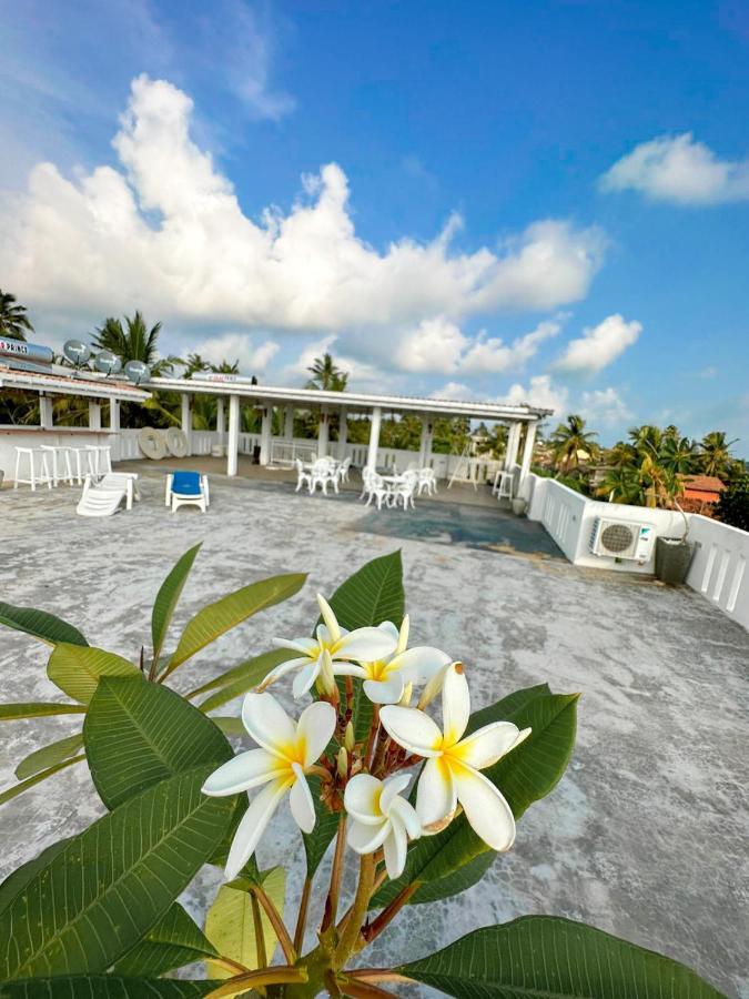 Sunset Sands Hikkaduwa Bagian luar foto